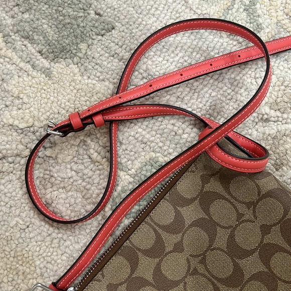 LIKE NEW BROWN MONOGRAM CROSSBODY BAG - Picture 5 of 7